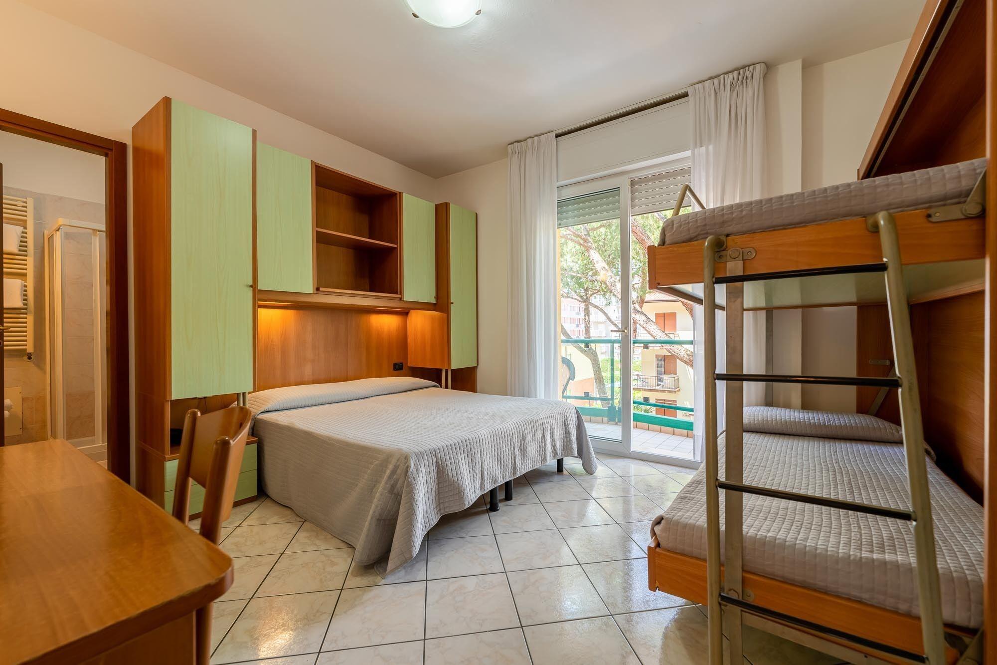 Kennedy Hotel 3*