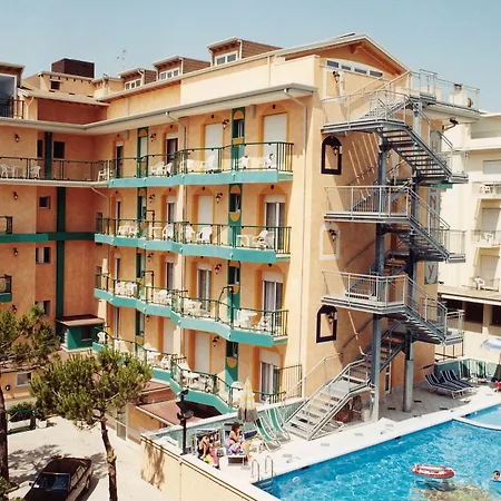 Kennedy Hotel 3*