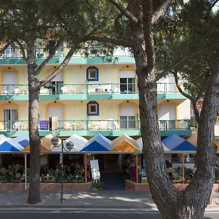 Kennedy Hotel 3*